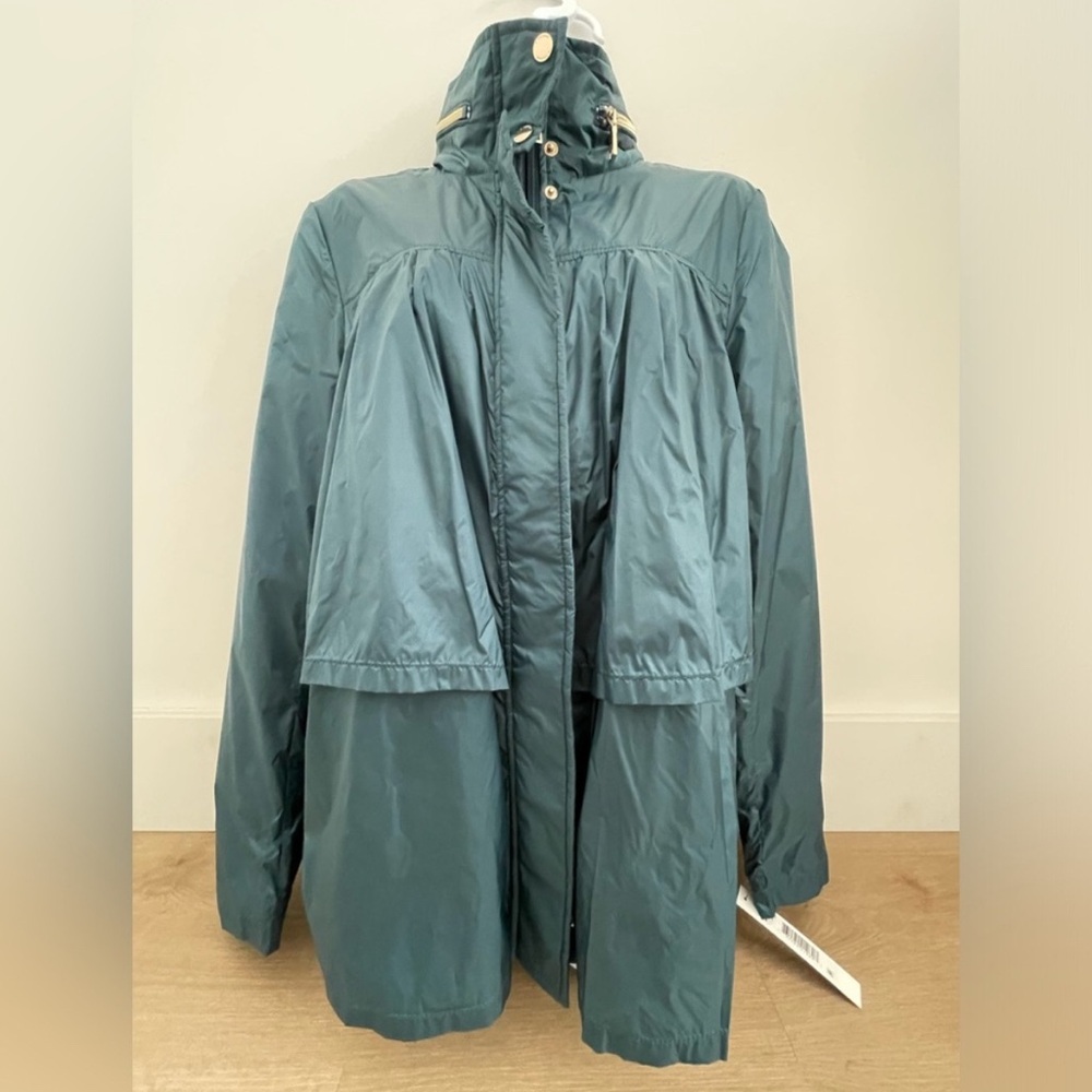 T Tahari Windbreaker Jacket Front Zipper with Hood Size M NWT